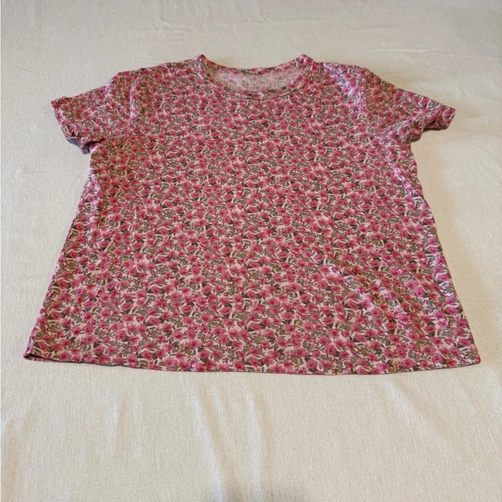 Old Navy Floral Short Sleeve Tee in Pink‎ and Green Size Medium